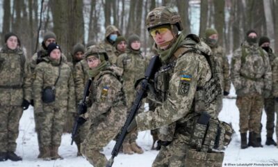 US orders families of embassy staff out of Ukraine as tensions rise