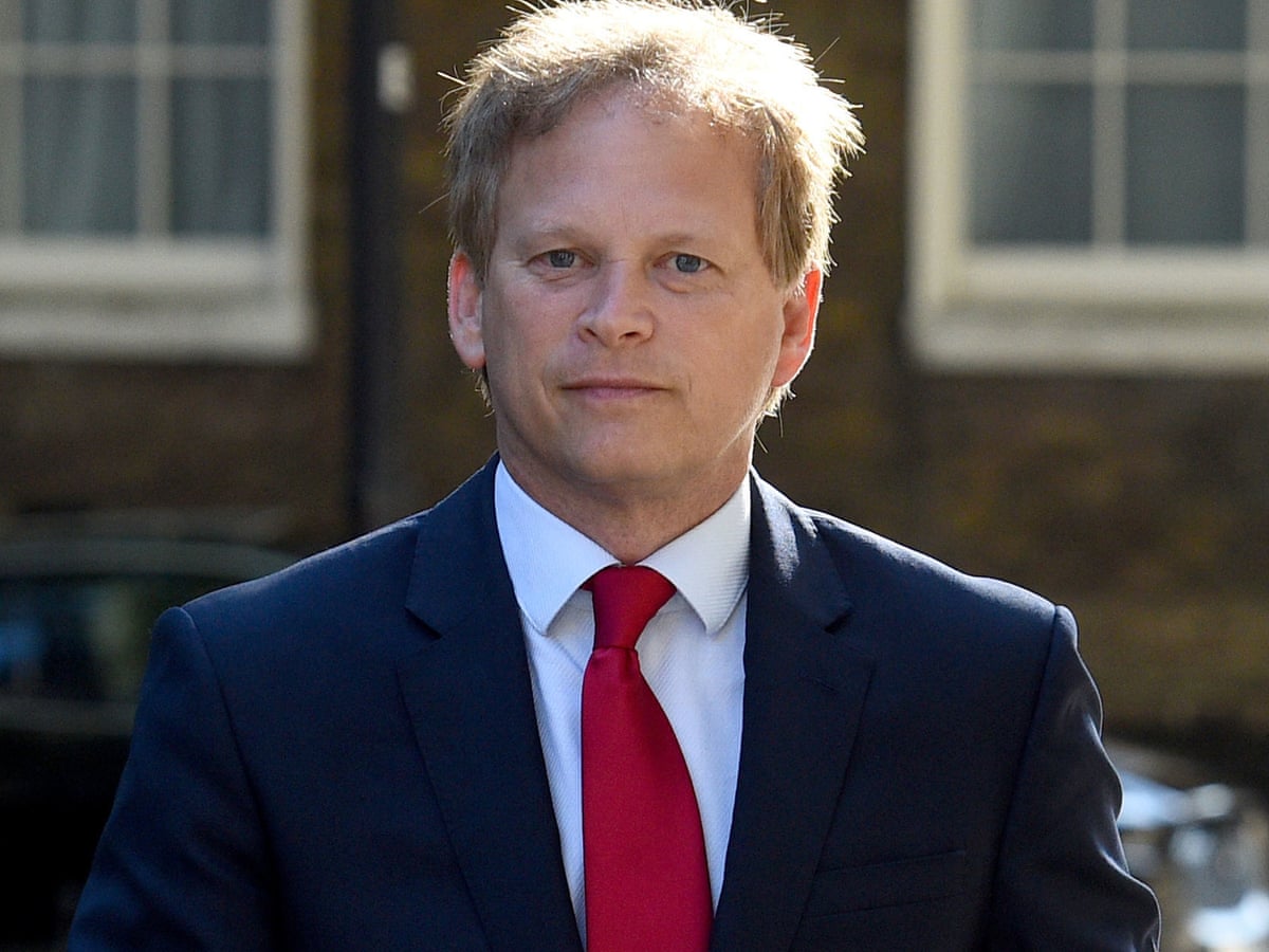 Covid: Pre-departure travel tests have outlived their usefulness - Shapps