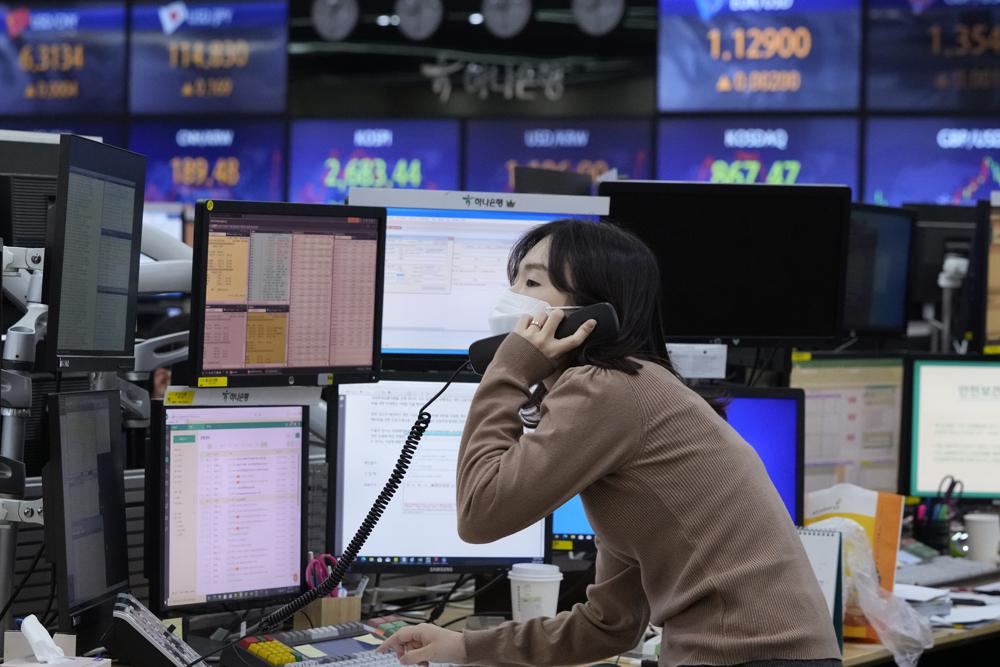 Global markets rocked, oil soars after Russian action in Ukraine