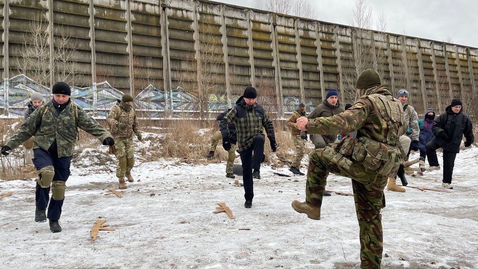 Ukrainian civilians train for war as invasion fears grow