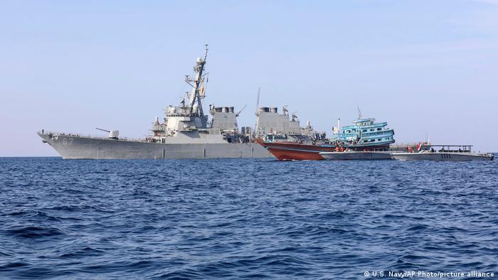 US to deploy warship, fighter jets to assist UAE after Yemen attacks