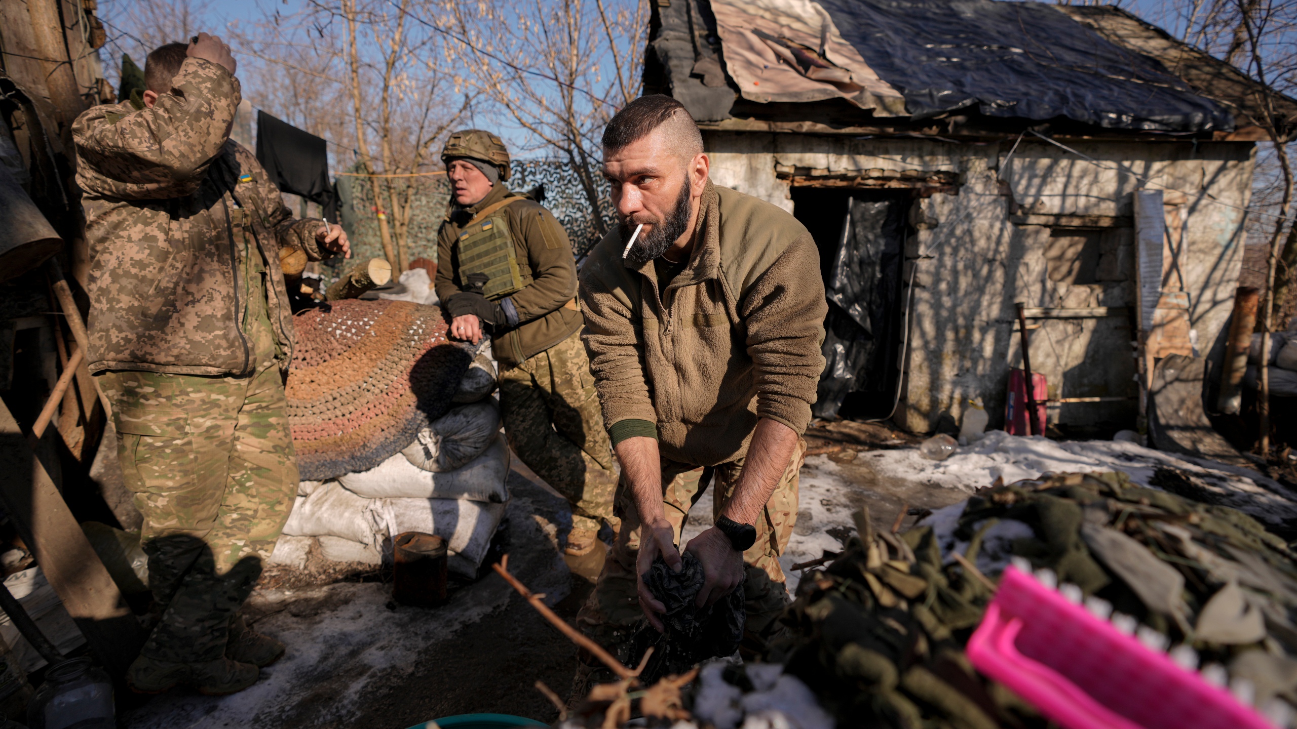 Russia says some forces pulling back amid Ukraine crisis