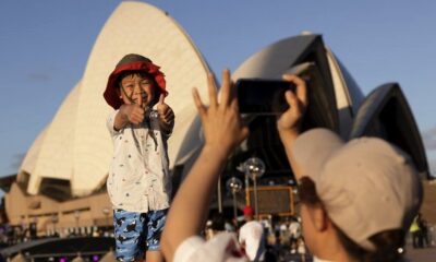 Covid: Australia to reopen borders to international travel
