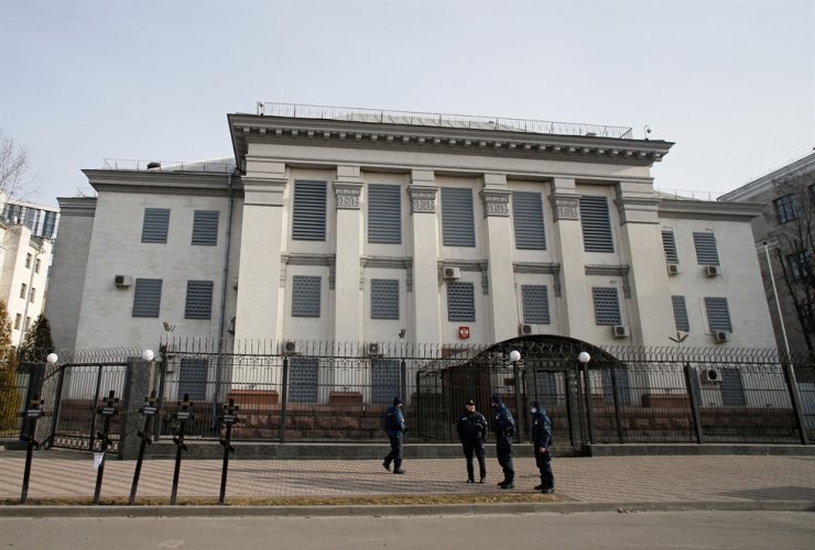 Russia evacuating embassy in Ukraine as crisis escalates