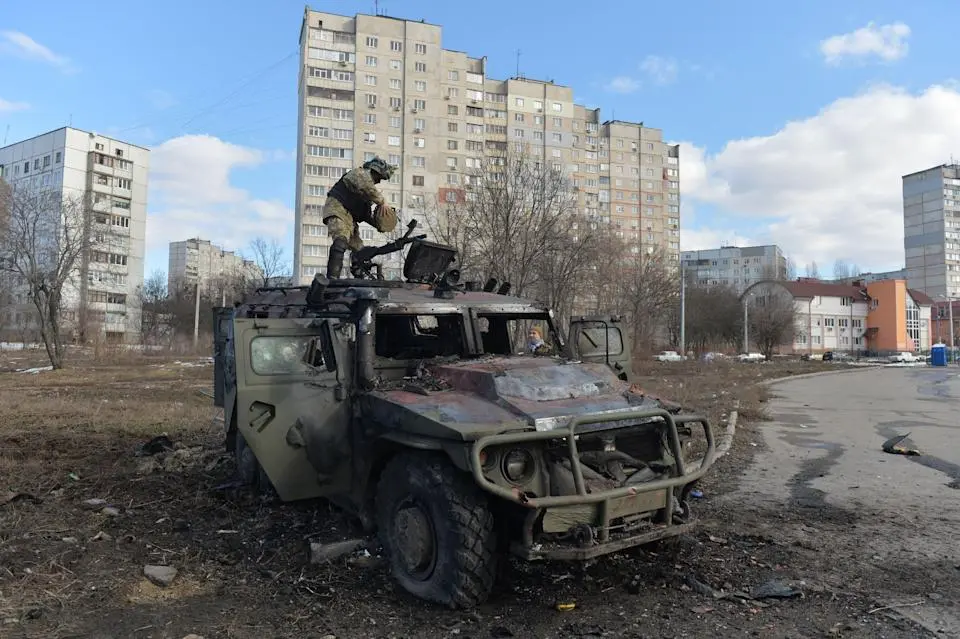 Ukraine says 70 soldiers killed as Russian convoy heads for Kiev