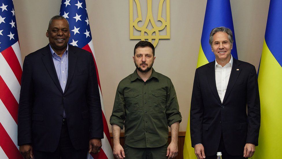 U.S. promises more aid, return of diplomats in Kyiv visit