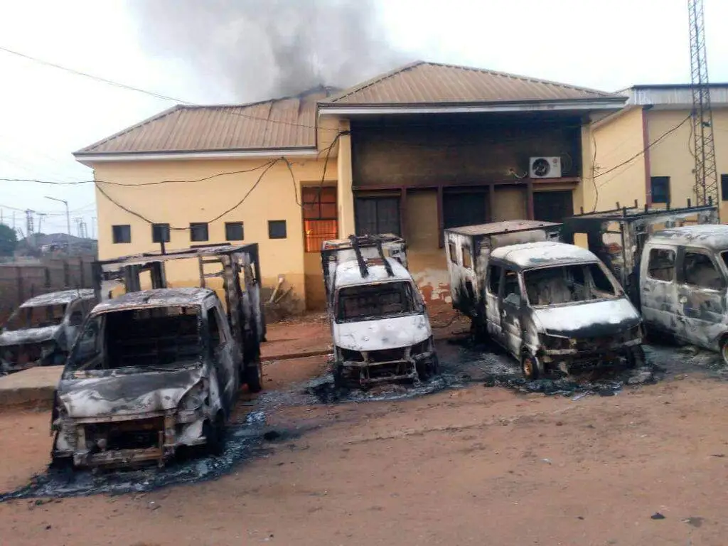 Hoodlums Burn Down LG Secretariat, Magistrate Court In Anambra