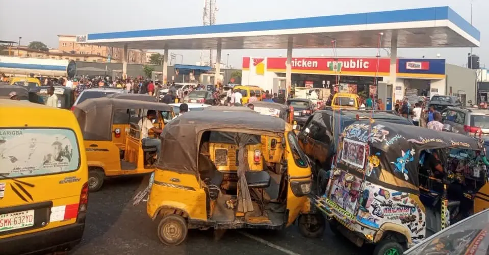 Selling Petrol At N165 Unrealistic, Says IPMAN As Scarcity Hits Lagos