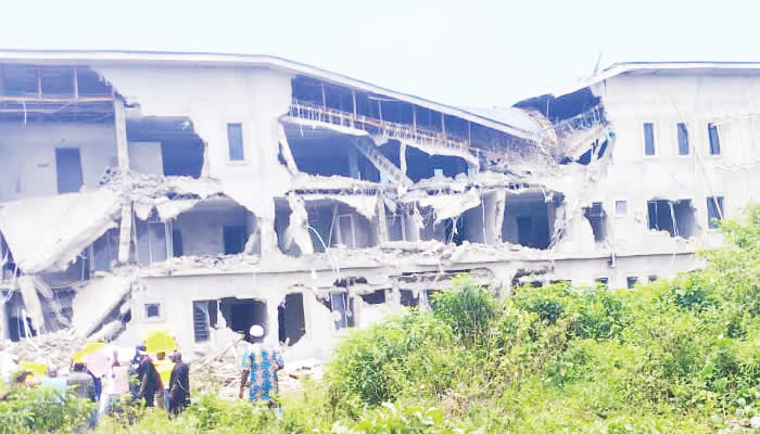 Police, hoodlums demolish 50 Lagos buildings, victims protest