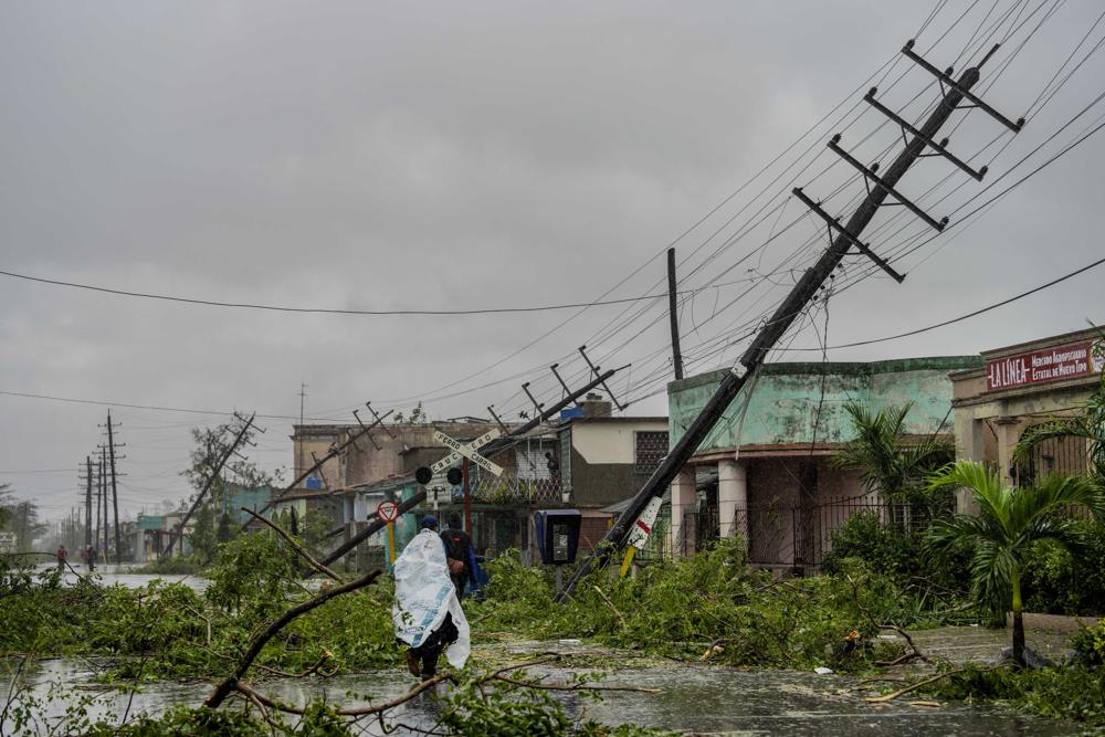 Cuba in the dark after Hurricane Ian knocks out power grid
