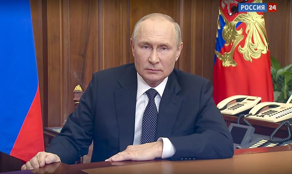 Putin signs annexation of Ukrainian regions as losses mount