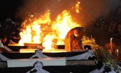 Families bid farewell as Thai massacre victims are cremated